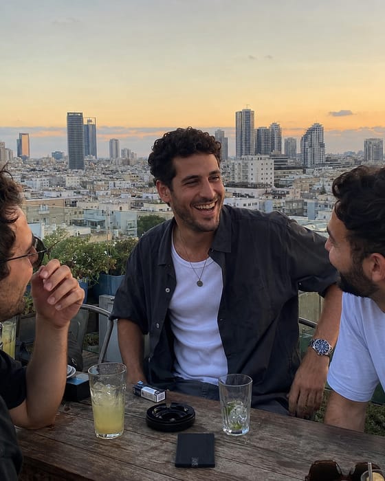 דוגמה: תמונה חברתית עם חבר אחד